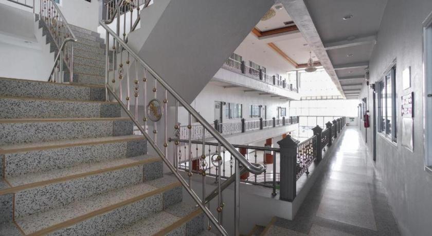 Oyo 75394 Sakthong Grand Hotel 치앙콩 외부 사진