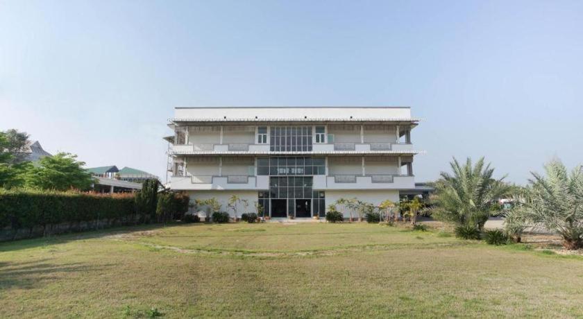 Oyo 75394 Sakthong Grand Hotel 치앙콩 외부 사진
